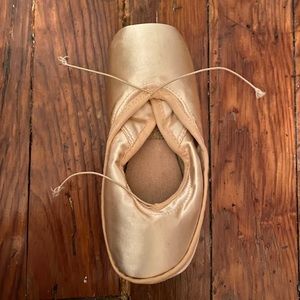 Freed Classic Pro Pointe Shoes Maker Z Size 4XXX